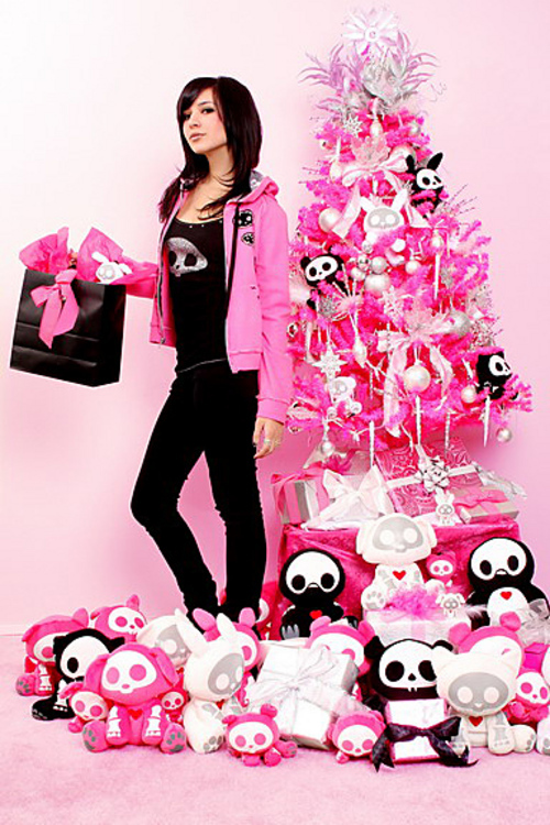 Miss_Hanna_Beth_and_Skelanimals_Chr.jpg